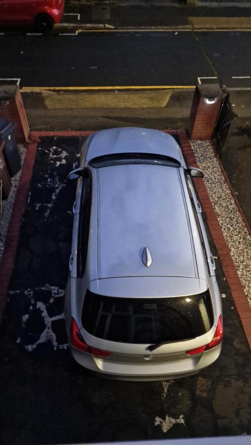 Comfortable 2 Bedroom House With Free Parking And Great Transport Links Holiday home *