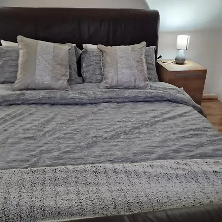 Comfortable 2 Bedroom House With Free Parking And Great Transport Links Dagenham Exterior photo